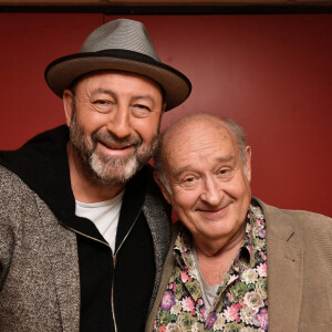 Exclusif - Kad Merad et Michel Jonasz - Backstage - Enregistrement de l'émission "La fête de la Chanson française" à Paris, diffusée le 29 novembre sur France 2. Le 7 novembre 2022 © Cyril Moreau-Veeren / Bestimage