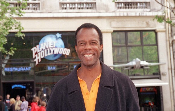Clarence Gilyard devant Planet Hollywood le 27 avril 1999