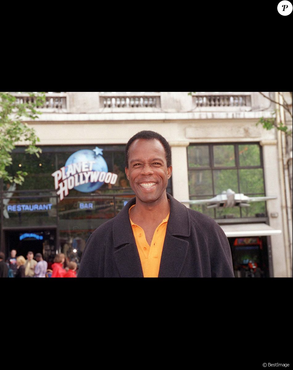 Clarence Gilyard devant Planet Hollywood le 27 avril 1999