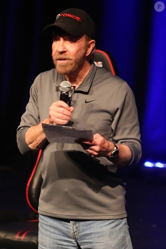 Chuck Norris et sa femme Gena font la promotion de l'eau CForce lors du "Supanova Comic Con and Gaming Expo" au centre de convention de Perth en Australie, le 23 juin 2018. 