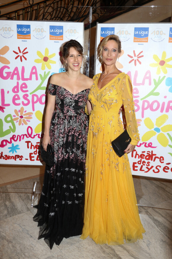 Lea Francois, Rebecca Hampton - 28ème Gala de l'Espoir au profit de la Ligue contre le cancer au théâtre des Champs-Elysées à Paris le 29 Novembre 2022. © Christophe Guillarmé via Bestimage