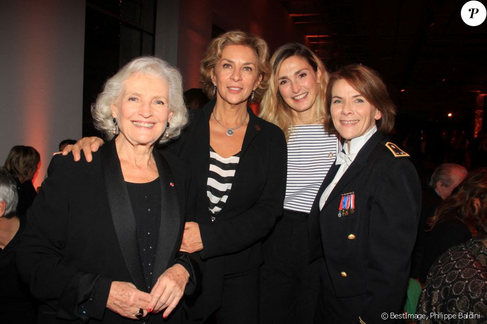 Marie-Christine Barrault, Corinne Touzet, Julie Gayet, Frédérique ...