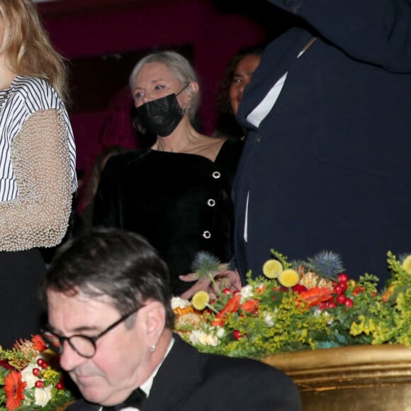 Jean-René Brunetière (Président du comité de Paris de la Ligue contre le cancer), Julie Gayet (co-présidente du Gala) et Roselyne Bachelot - 28ème Gala de l'Espoir au profit de la Ligue contre le cancer au théâtre des Champs-Elysées à Paris le 29 Novembre 2022. © Bertrand Rindoff / Bestimage