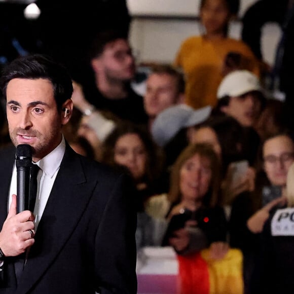 Camille Combal au photocall de la 24ème édition des "NRJ Music Awards (NMA)" au Palais des Festivals à Cannes le 18 novembre 2022. © Dominique Jacovides / Bestimage