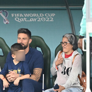 Olivier Giroud, sa femme Jennifer et leurs enfants - Femmes et compagnes des joueurs lors du match "France - Tunisie" (0-1) lors de la Coupe du Monde 2022 au Qatar (FIFA World Cup Qatar 2022) le 30 novembre 2022. © Philippe Perusseau / Bestimage