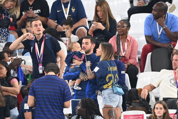 Theo Hernandez et sa compagne Zoe Cristofoli et leur bébé - Femmes et compagnes des joueurs lors du match "France - Tunisie" (0-1) lors de la Coupe du Monde 2022 au Qatar (FIFA World Cup Qatar 2022) le 30 novembre 2022. © Philippe Perusseau / Bestimage