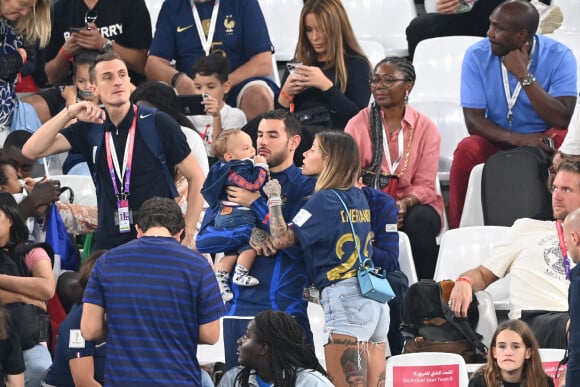Theo Hernandez et sa compagne Zoe Cristofoli et leur bébé - Femmes et compagnes des joueurs lors du match "France - Tunisie" (0-1) lors de la Coupe du Monde 2022 au Qatar (FIFA World Cup Qatar 2022) le 30 novembre 2022. © Philippe Perusseau / Bestimage