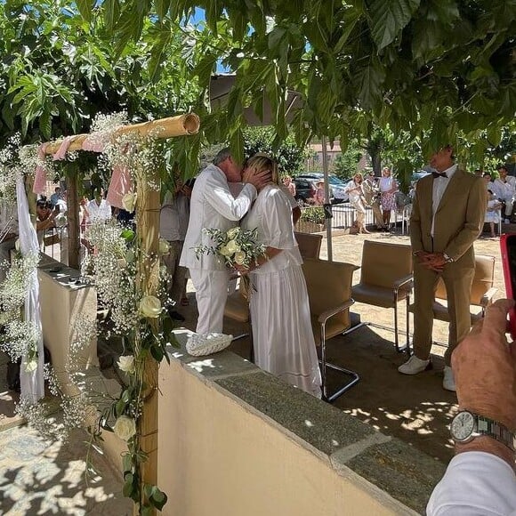 Mariage de Christine Bravo et Stéphane Bachot, en Corse. Photo partagée par un invité du couple sur Instagram.