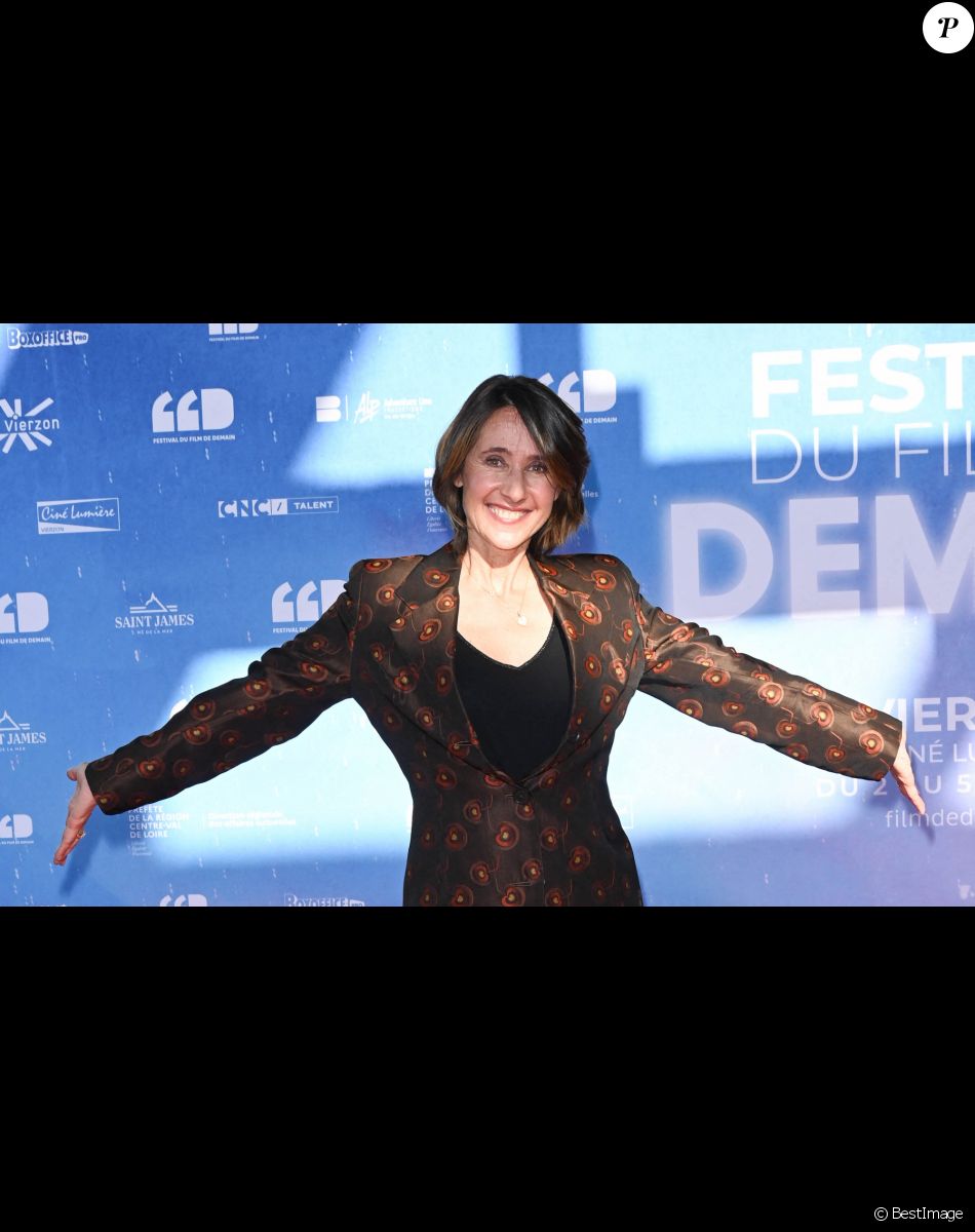 Alexia Laroche-Joubert au photocall du jury de la première édition du film de demain (FFD) au Ciné Lumière de Vierzon le 2 juin 2022. © Coadic Guirec / Bestimage Photocall of the jury of the first edition of the film of tomorrow (FFD) at the Ciné Lumière in Vierzon on 2 June 2022.