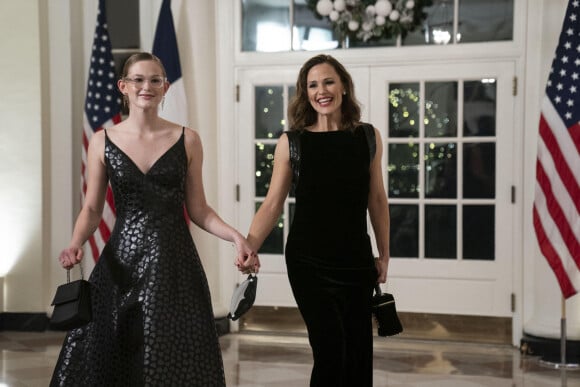 Jennifer Garner (robe Ralph Lauren) et sa fille Violet Affleck (robe Caroline Herrera) - Dîner d'état en l'honneur de la venue d'Emmanuel et Brigitte Macron à la Maison Blanche, Washington, Etats-Unis