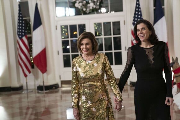Nancy Pelosi et sa fille Alexandra Pelosi - Dîner d'état en l'honneur de la venue d'Emmanuel et Brigitte Macron à la Maison Blanche, Washington, Etats-Unis, le 1er décembre 2022
