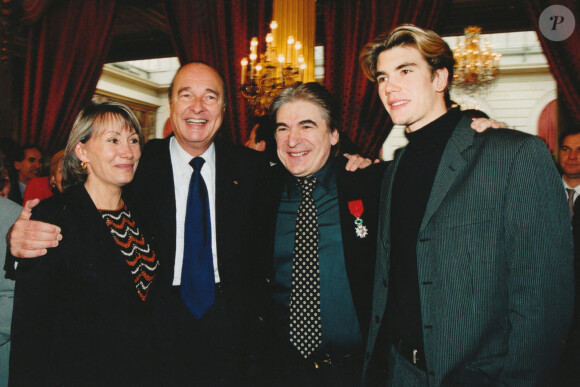 Serge Lama, sa femme Michèle, leur fils Frederic et Jacques Chirac (14 avril 2000)