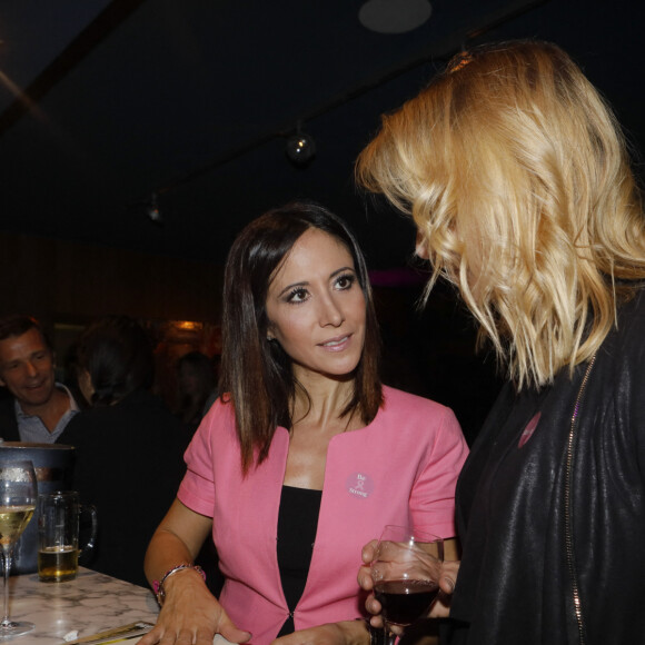 Exclusif - Fabienne Carat - Soirée de la 6ème édition du cocktail "A Claudine" au profit de l'association "RoseUp" au restaurant "Mon Paris!" à Paris. Le 14 octobre 2019 © Christophe Clovis / Bestimage Depuis 6 ans, Esther Marion-Meyniel, fondatrice de l’agence Tess’Art Communication récolte des fonds afin d’aider à la lutte contre le cancer et pour le mieux-être des malades. En sa mémoire, elle a baptisé son action « A Claudine » en hommage à sa mère, décédée quand elle avait 20 ans. Pour cela, cette communicante réunie de nombreuses personnalités et s’entoure de personnes qui se battent pour la même cause afin de faire de cet événement du coeur un rendez-vous annuel fort qui puisse, chaque année, en clôture du mois Octobre Rose, apporter une aide significative à une association. C’est le restaurant MonParis!, qui recevait la nouvelle édition Octobre Rose avec les partenaires, René Furterer, Les bougies de Charroux, July Of St Barth, Valmont.. Cette année les profits sont reversés à l'association RoseUp l'association permet aux femmes confrontées à un cancer de poursuivre leur vie de femme, d’épouse, de mère et de professionnelle pendant et après les traitements mais aussi de se sentir moins seule face à la maladie en leur permettant d’appartenir à une communauté. Fabienne Carat, marraine de la soirée  Exclusive - No Web No Blog pour Belgique et Suisse 