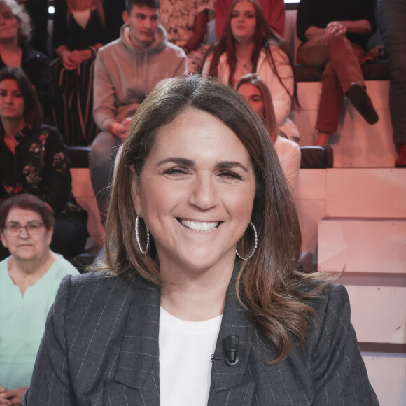Exclusif - Valérie Benaim - Sur le plateau de l'émission TPMP (Touche Pas à Mon Poste) présentée en direct par C.Hanouna et diffusée sur C8 à Paris le 25 novembre 2022 - © Jack Tribeca / Bestimage 