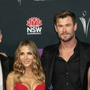 Elsa Pataky, Chris Hemsworth, Craig Hemsworth, Leonie Hemsworth au photocall de la soirée des "2022 AACTA Awards" à Sydney, le 7 décembre 2022.