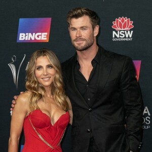 Elsa Pataky et son mari Chris Hemsworth au photocall de la soirée des "2022 AACTA Awards" à Sydney.