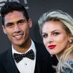 Raphaël Varane uni à Camille : sa femme sublime en robe bustier et maxi tulle pour leur mariage au Touquet !