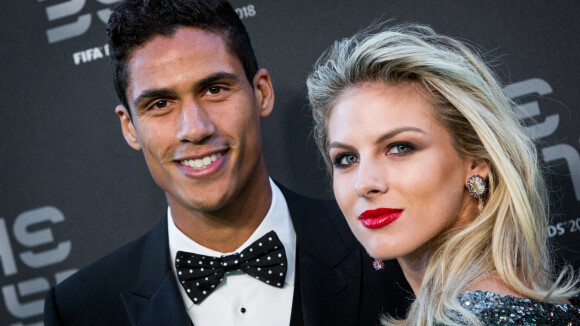 Raphaël Varane uni à Camille : sa femme sublime en robe bustier et maxi tulle pour leur mariage au Touquet !