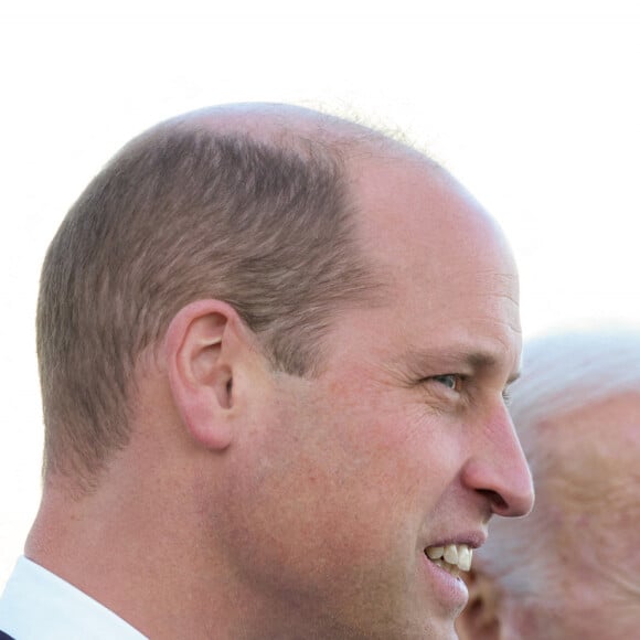 Le prince William, prince de Galles, s'entretient avec le président américain Joe Biden, à la suite d'une visite de la bibliothèque et du musée présidentiels John F. Kennedy à Boston, le 2 décembre 2022.