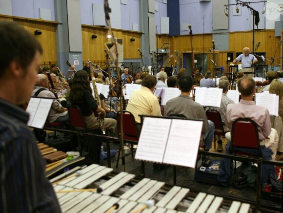 Les studios Abbey Road (photo : Vladimir Cosma en enregistrement) ont été mis en vente par EMI