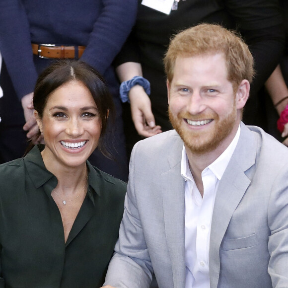 Le prince Harry, duc de Sussex, et Meghan Markle, duchesse de Sussex, rencontrent des membres du Joff, Peacehaven Youth Centre à PeaceHaven dans le Sussex