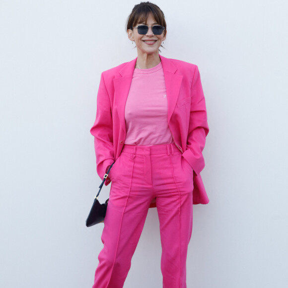 Sophie Marceau - Les célébrités au photocall du défilé Jacquemus pour la présentatation de la toute dernière collection "Le Raphia" au Bourget, Seine-Saint-Denis (93), France, le 12 décembre 2022. Habitué à ne pas suivre le calendrier de la Fashion Week de Paris, le designer a présenté sa toute dernière collection "Le Raphia" avec l'une une de ses couleurs favorites : le beige. © Veeren-Clovis/Bestimage 