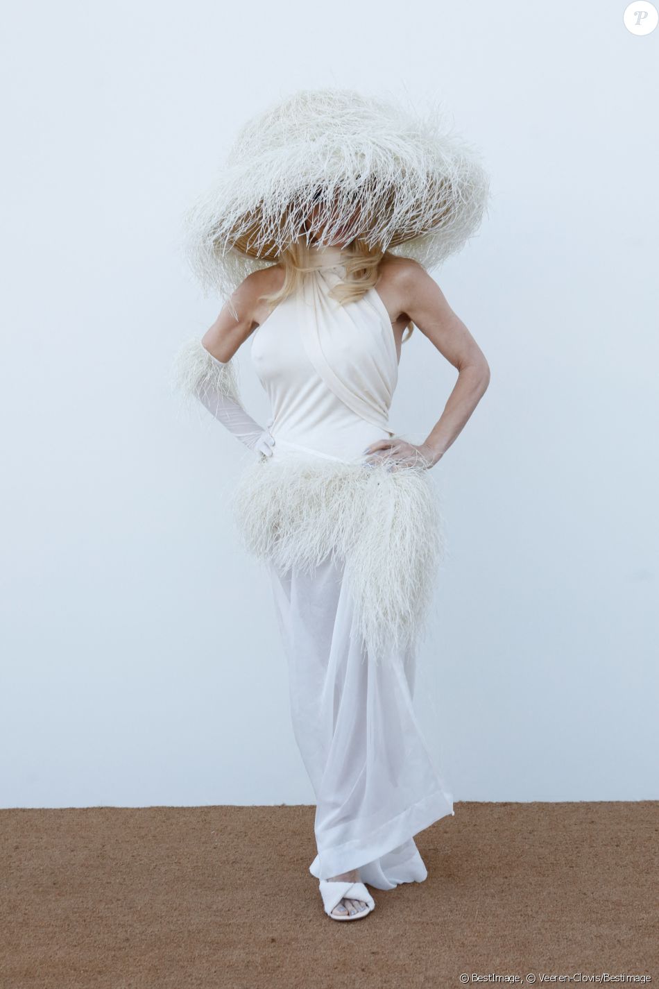 Le Rafia Pamela Anderson - Les célébrités au photocall du défilé Jacquemus pour ...