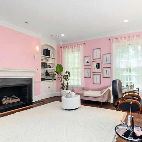 Mariah Carey vend sa villa d'Atlanta pour 6.5 millions de dollars. 