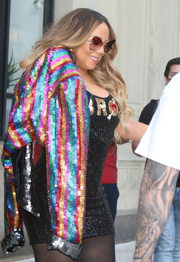Mariah Carey quitte son hôtel pour se rendre à la projection du film "Bros" à New York le 20 juin 2022. 