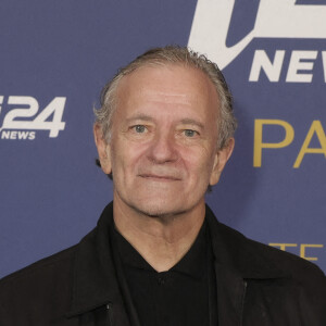 Semi Exclusif - Francis Huster au photocall de la soirée de gala de la chaine i24News à Chaillot - Théâtre national de la Danse à l'occasion de la célébration du 2ème anniversaire de la signature des Accords d'Abraham, Paris le 5 septembre 2022. © Jack Tribeca / Bestimage 