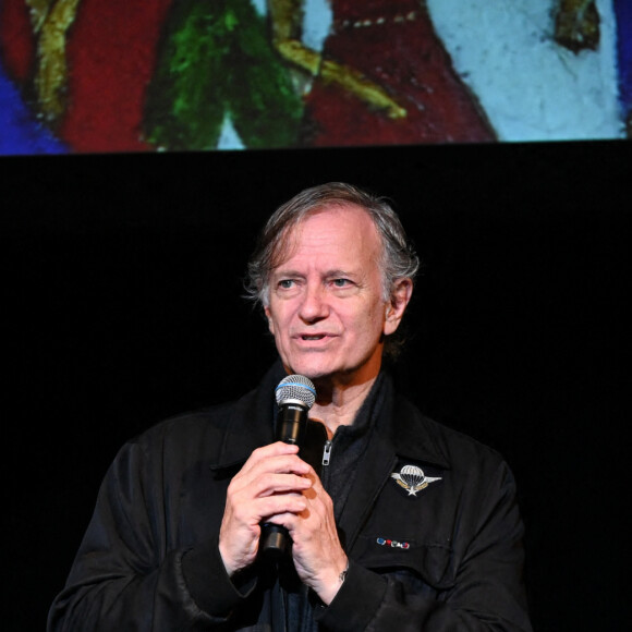 Francis Huster - 2ème édition du prix Dapat au Théâtre Edouard VII à Paris le 17 octobre 2022. Les Prix Dapat sont un rendez-vous annuel qui visent à récompenser les associations qui ont mené une action remarquable à l'attention des femmes en situation de précarité lors de l'année précédente. © Rachid Bellak/Bestimage
