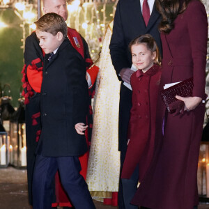 Le prince William, prince de Galles, Catherine Kate Middleton, princesse de Galles, le prince George, la princesse Charlotte - La famille royale à la sortie de la messe "Together at Christmas" à l'Abbaye de Westminster.