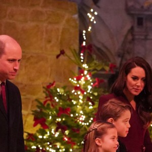 Le prince William, prince de Galles, Catherine (Kate) Middleton, princesse de Galles, et leurs enfants, le prince George de Galles, et la princesse Charlotte de Galles, arrivent pour le "Together at Christmas" Carol Service à l'abbaye de Westminster à Londres, Royaume uni, le 15 décembre 2022. 