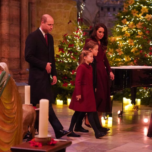 Le prince William, prince de Galles, Catherine (Kate) Middleton, princesse de Galles, et leurs enfants, le prince George de Galles, et la princesse Charlotte de Galles, arrivent pour le "Together at Christmas" Carol Service à l'abbaye de Westminster à Londres, Royaume uni, le 15 décembre 2022. 