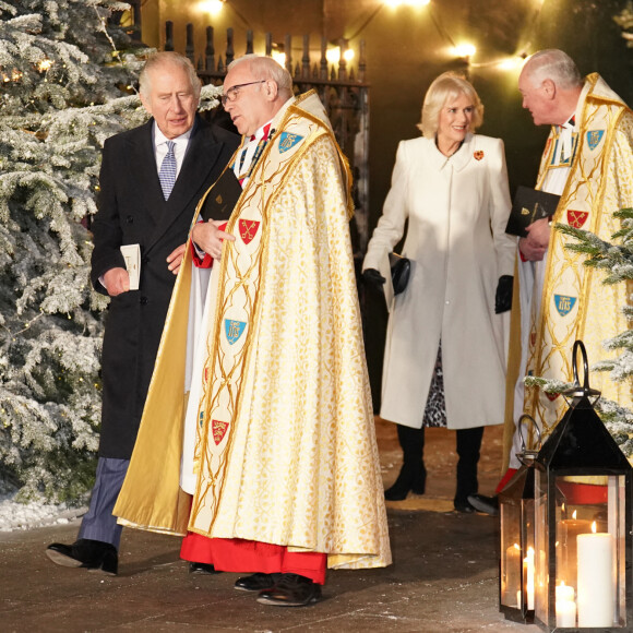 Le roi Charles III d'Angleterre et Camilla Parker Bowles, reine consort d'Angleterre - La famille royale à la sortie de la messe "Together at Christmas" à l'Abbaye de Westminster le 15 décembre 2022. 