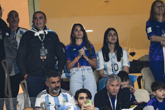 Antonella Roccuzzo (femme de Lionel Messi) lors du match "Argentine - Croatie" lors de la Coupe du Monde au Qatar.