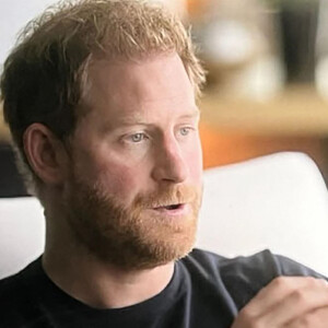 Le prince Harry fait des affirmations choquantes dans le documentaire de Netflix "Harry & Meghan" selon lequel William "a crié" et Charles a menti pendant les pourparlers de Sandringham pendant que la reine "s'asseyait et regardait". 