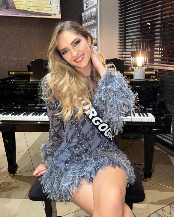 Lara Lebretton (Miss Bourgogne), candidate à l'élection Miss France 2023