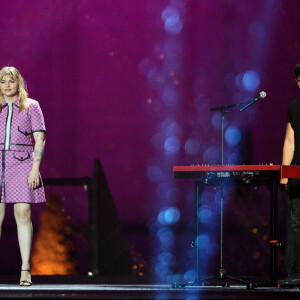 Exclusif - No Tabloids - Louane Emera et Florian Rossi - Enregistrement de la 2ème partie de l'émission "La chanson challenge" au Château de Chambord, qui sera diffusée le 26 juin sur TF1 Après le succès de la première édition, " LA CHANSON CHALLENGE " revient sur TF1 pour une soirée inédite et exceptionnelle, produite par DMLS TV, le samedi 26 juin à 21h05. " LA CHANSON CHALLENGE " est une émission au cours de laquelle de nombreux artistes vont se lancer un challenge : chanter une chanson très éloignée de leur univers habituel. © Gaffiot-Moreau / Bestimage 