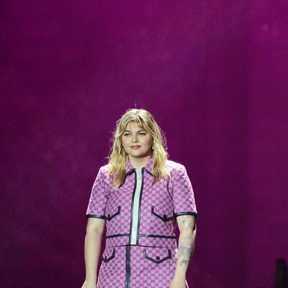 Exclusif - No Tabloids - Louane Emera et Florian Rossi - Enregistrement de la 2ème partie de l'émission "La chanson challenge" au Château de Chambord, qui sera diffusée le 26 juin sur TF1 Après le succès de la première édition, " LA CHANSON CHALLENGE " revient sur TF1 pour une soirée inédite et exceptionnelle, produite par DMLS TV, le samedi 26 juin à 21h05. " LA CHANSON CHALLENGE " est une émission au cours de laquelle de nombreux artistes vont se lancer un challenge : chanter une chanson très éloignée de leur univers habituel. © Gaffiot-Moreau / Bestimage 