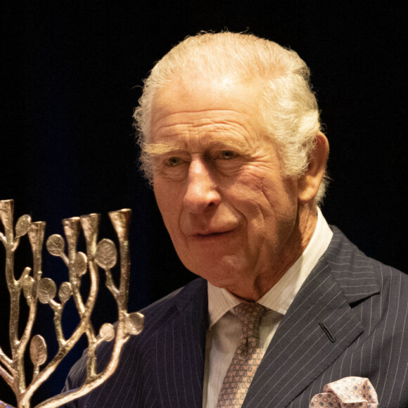 Le roi Charles III d'Angleterre, lors d'une visite au centre communautaire juif JW3 à Londres, Royaume Uni, le 16 décembre 2022, alors que la communauté juive se prépare à célébrer 'Hanoucca. 