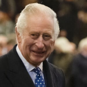 Le roi Charles III d'Angleterre, dévoile une plaque en hommage à la reine Elizabeth II d'Angleterre à Westminster Hall à Londres, le 14 décembre 2022. C'est dans cet édifice du 11ème siècle que la dépouille de la souveraine a été exposée du 14 au 19 septembre 2022, date de ses funérailles. 