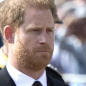 Le roi Charles III d'Angleterre, le prince Harry, duc de Sussex - Procession cérémonielle du cercueil de la reine Elisabeth II du palais de Buckingham à Westminster Hall à Londres. Le 14 septembre 2022 