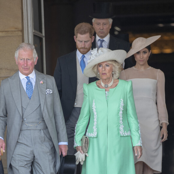 Camilla Parker Bowles, duchesse de Cornouailles, le prince Harry, duc de Sussex, et Meghan Markle, duchesse de Sussex, lors de la garden party pour les 70 ans du prince Charles au palais de Buckingham à Londres. 