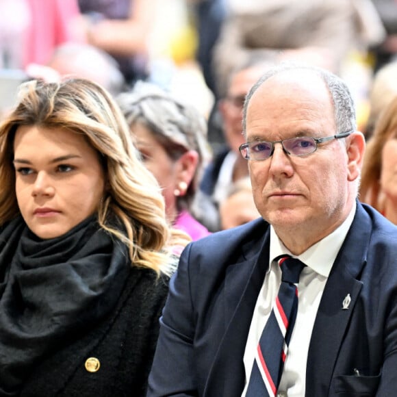 Exclusif - Le prince Albert II de Monaco, sa nièce, Camille Gottlieb, la marraine d'honneur du Téléthon monégasque, guidés par Muriel Agliardi, la présidente de l'association Monaco Maladies Génétiques, ont inauguré la 36ème édition du Téléthon au Grimaldi Forum à Monaco. Le 3 décembre 2022. Dans le Village Téléthon, installé dans l' espace Ravel du centre des congrès, de nombreux acteurs, parmi lesquels le Centre Scientifique de Monaco, les Smileys de Monaco, Child Care Monaco ou encore les Guides et scouts de Monaco, proposent entre autres des ateliers payants, des objets, des vêtements et des plantes à la vente dont les recettes seront entièrement reversées au profit de l'AFM. © Bruno Bebert / Bestimage 