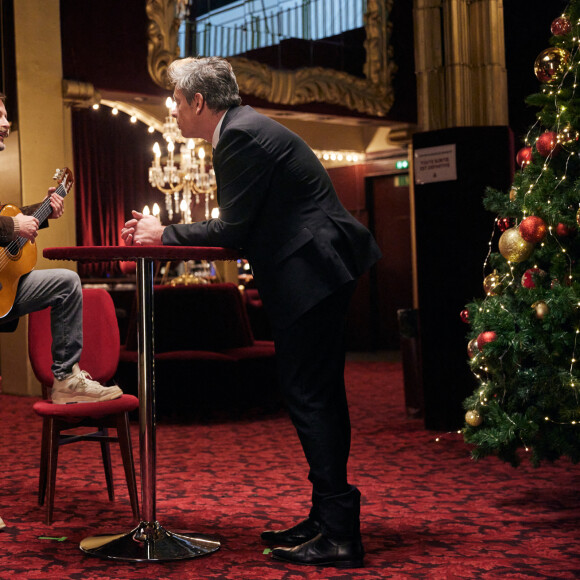 Exclusif - Benjamin Biolay et Nicolas Duvauchelle lors de l'enregistrement d'un Grand show de Noël "Christmas Show" imaginé par B.Biolay avec une pléiade d'artistes prestigieux au Casino de Paris, France, le 29 septembre 2022, diffusé sur Canal+, le 21 décembre 2022.. © Cyril Moreau/Bestimage