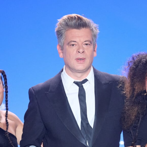 Exclusif - Benjamin Biolay avec le groupe Ibeyi, composé des soeurs jumelles Lisa-Kaindé et Naomi Díaz lors de l'enregistrement d'un Grand show de Noël "Christmas Show" imaginé par B.Biolay avec une pléiade d'artistes prestigieux au Casino de Paris, France, le 29 septembre 2022, diffusé sur Canal+, le 21 décembre 2022.. © Cyril Moreau/Bestimage