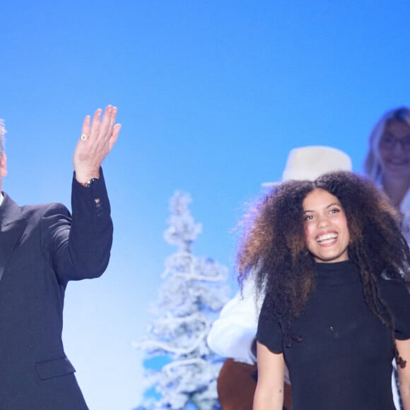 Exclusif - Benjamin Biolay avec le groupe Ibeyi, composé des soeurs jumelles Lisa-Kaindé et Naomi Díaz lors de l'enregistrement d'un Grand show de Noël "Christmas Show" imaginé par B.Biolay avec une pléiade d'artistes prestigieux au Casino de Paris, France, le 29 septembre 2022, diffusé sur Canal+, le 21 décembre 2022.. © Cyril Moreau/Bestimage