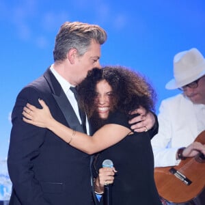 Exclusif - Benjamin Biolay avec le groupe Ibeyi, composé des soeurs jumelles Lisa-Kaindé et Naomi Díaz lors de l'enregistrement d'un Grand show de Noël "Christmas Show" imaginé par B.Biolay avec une pléiade d'artistes prestigieux au Casino de Paris, France, le 29 septembre 2022, diffusé sur Canal+, le 21 décembre 2022.. © Cyril Moreau/Bestimage