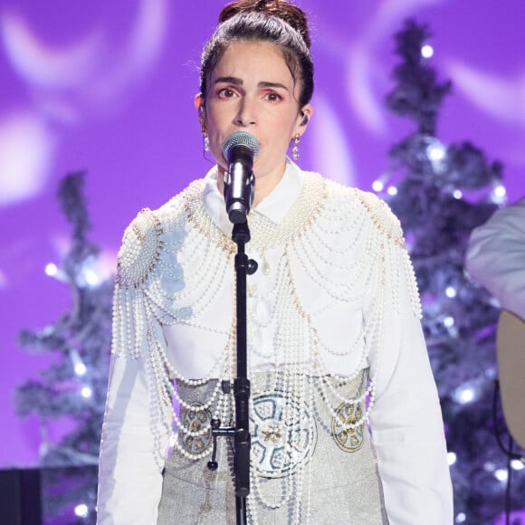 Exclusif - Yael Naïm lors de l'enregistrement d'un Grand show de Noël "Christmas Show" imaginé par B.Biolay avec une pléiade d'artistes prestigieux au Casino de Paris, France, le 29 septembre 2022, diffusé sur Canal+, le 21 décembre 2022.. © Cyril Moreau/Bestimage